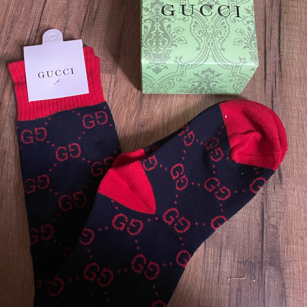 Gucci Men's Red and Black Socks with BOX